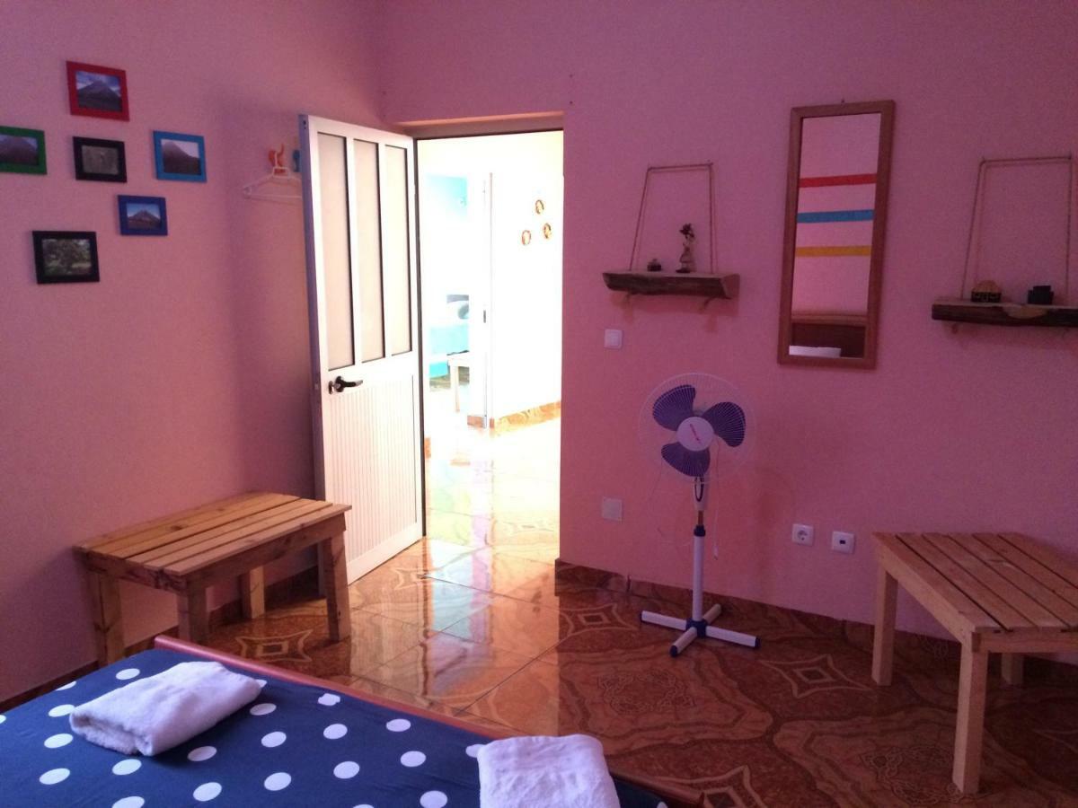 Gira Lua Guest House Igreja Bagian luar foto